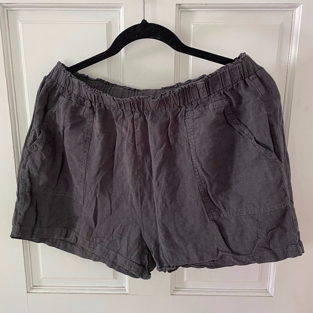 Large Grey Thread and Supply Short